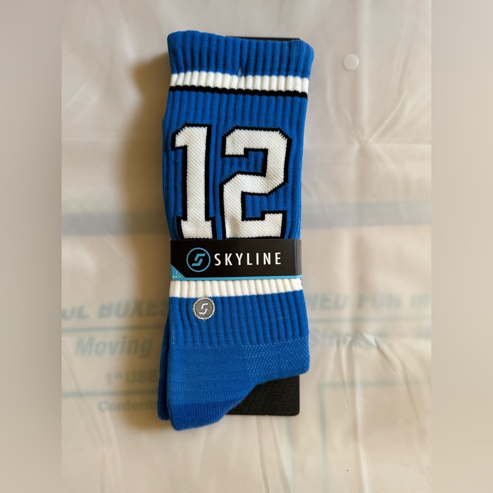 Skyline Seattle 12th man crew socks